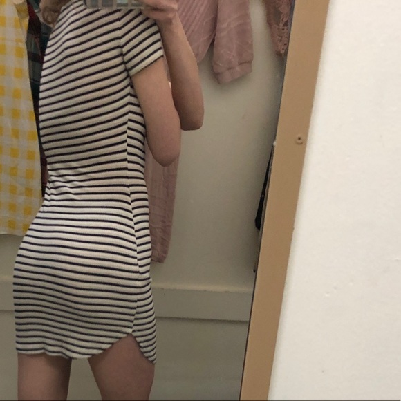 🎉2/$25 Blue striped bodycon dress - Picture 2 of 2